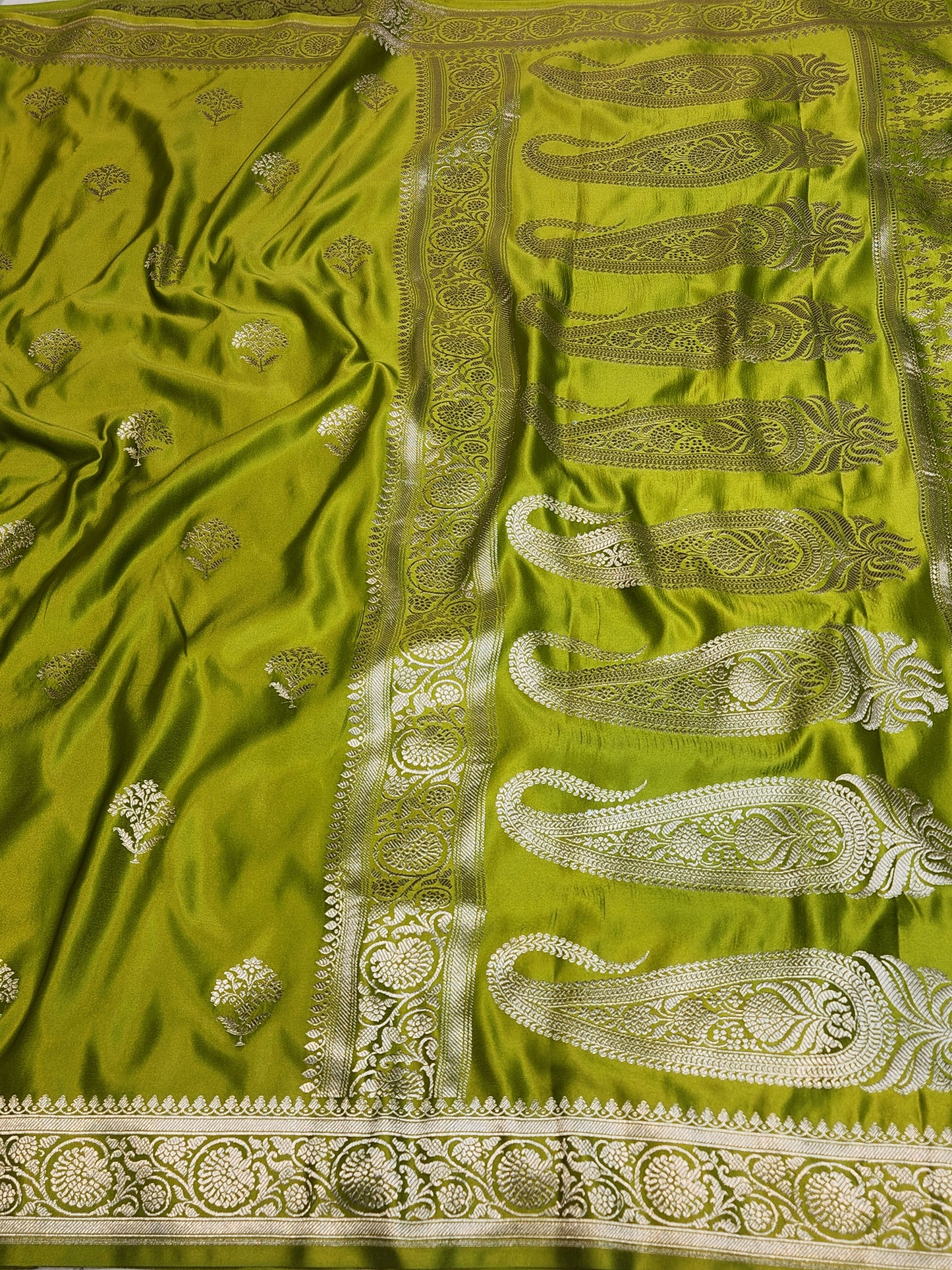 Mesmerizing Mehandi Green Mashru Silk Saree