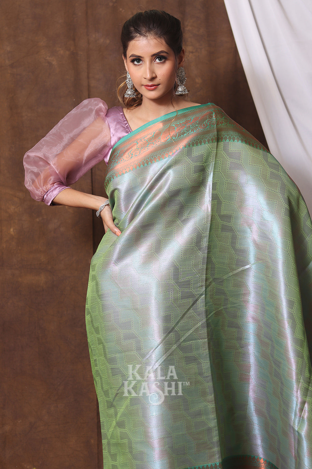 Elegant Green Hand Woven Kanjivaram Silk Saree