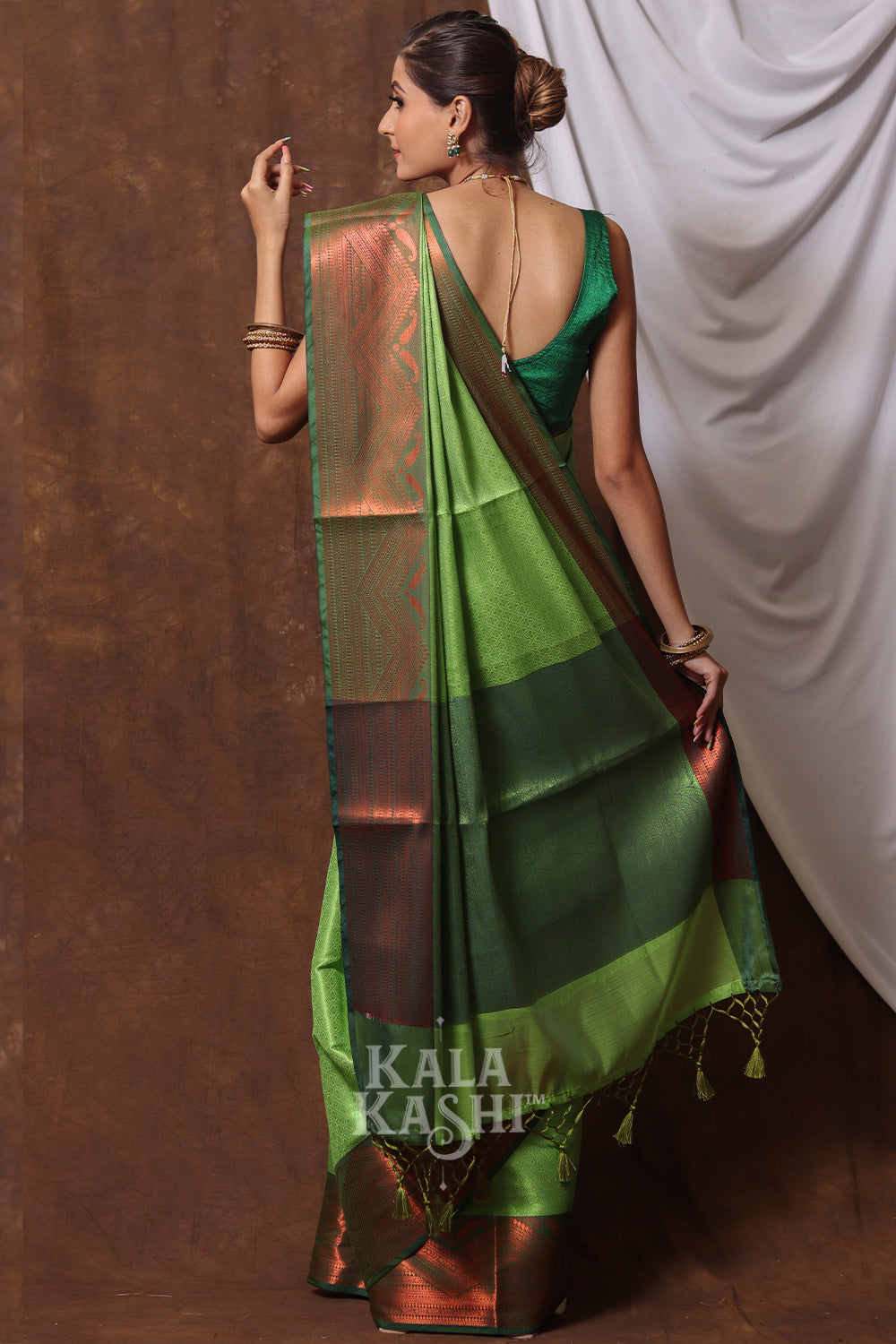 Electric Green Hand Woven Zari Tanchuyi Saree