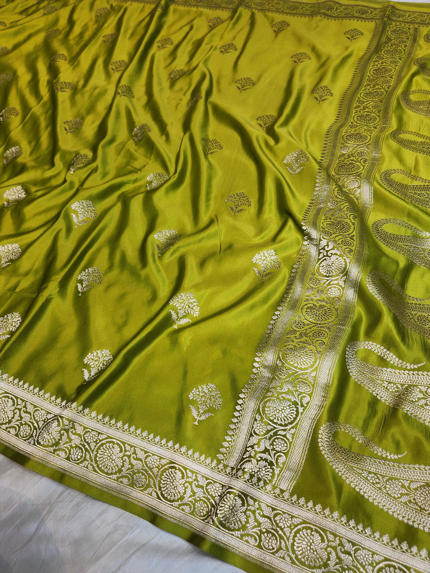 Mesmerizing Mehandi Green Mashru Silk Saree