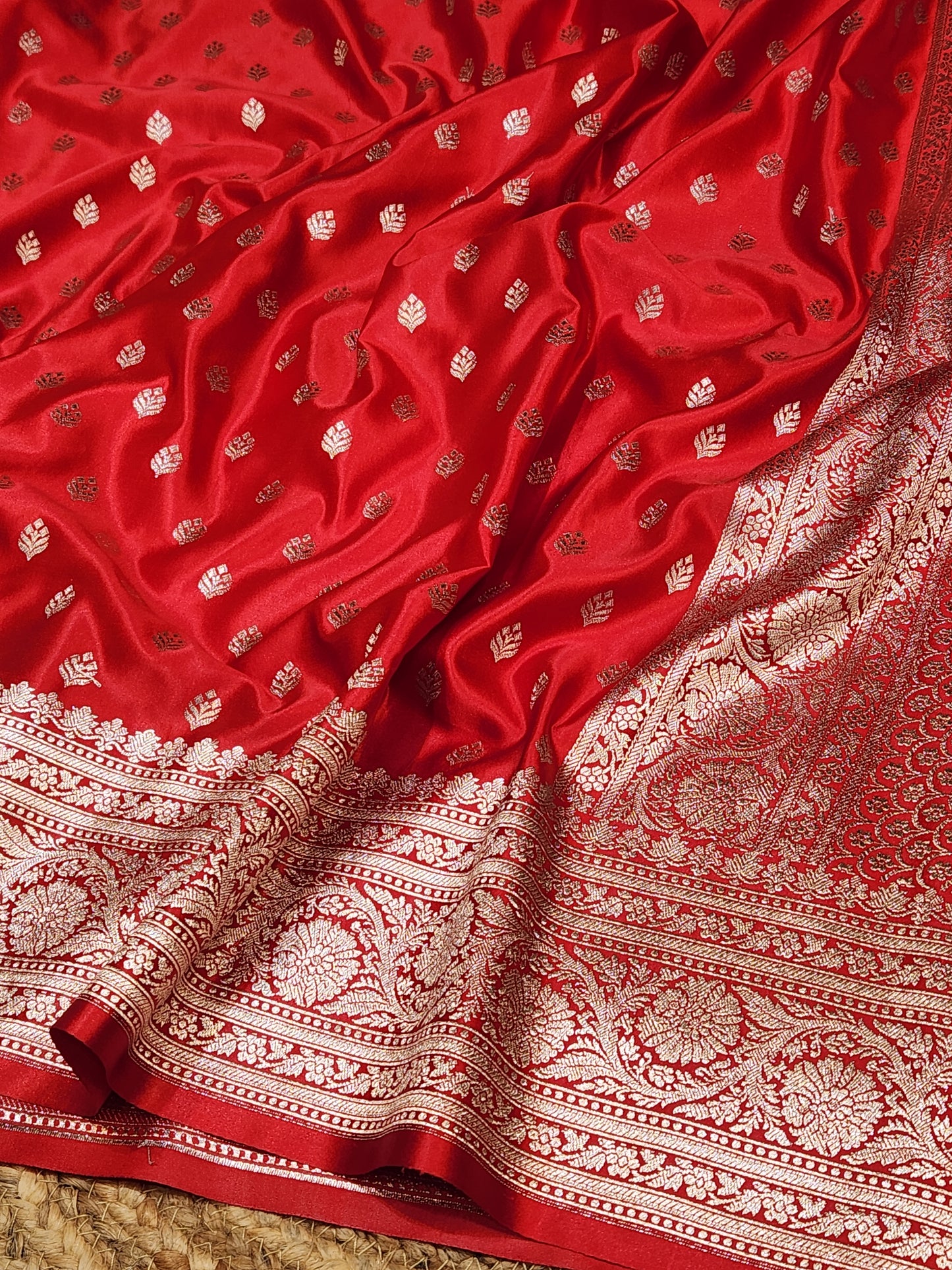 Mesmerizing Red Mashru Silk Saree
