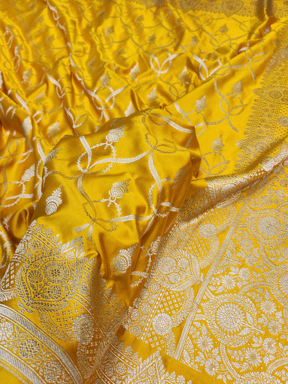 Mesmerizing Gold Mashru Silk Saree