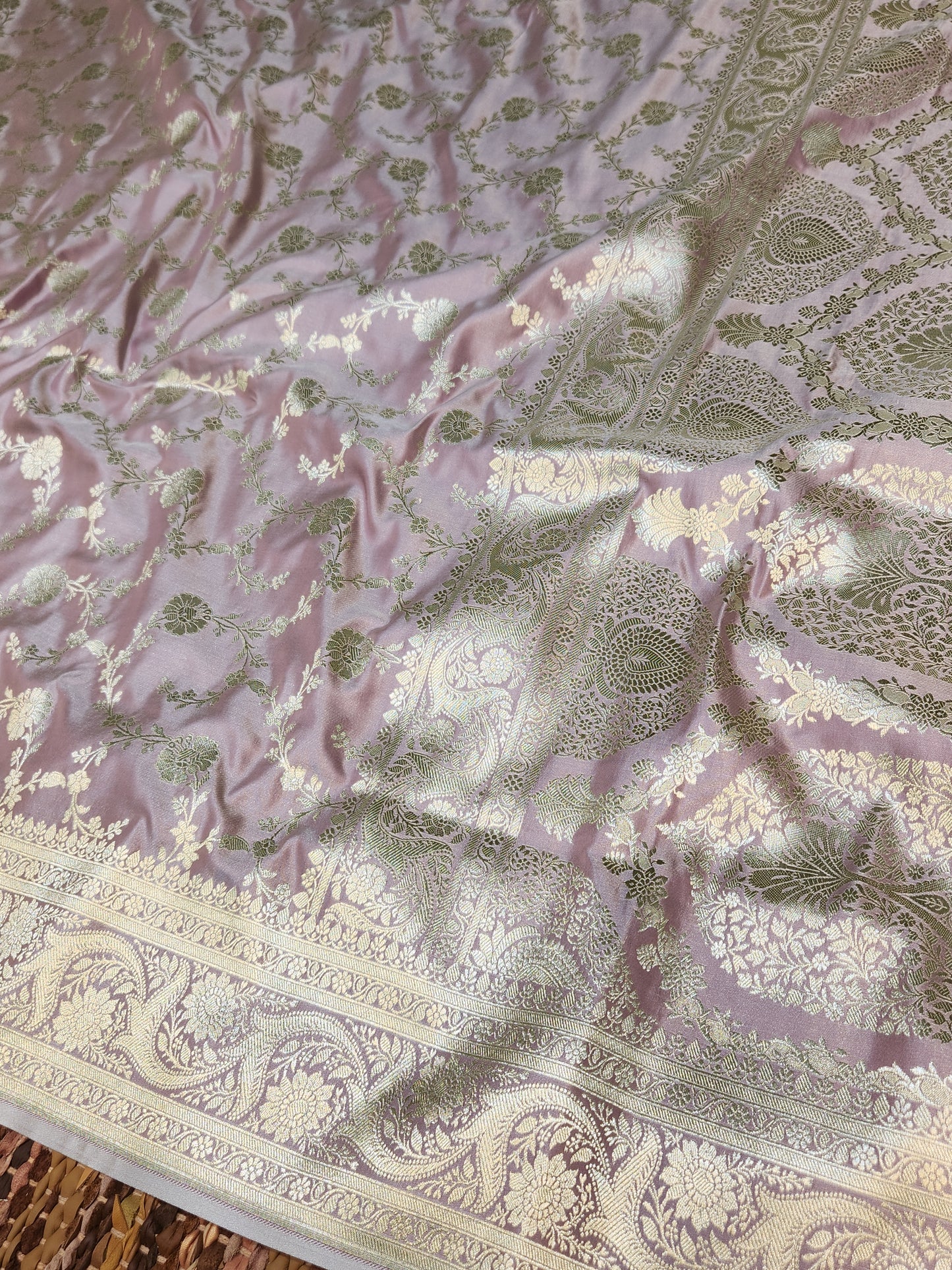 Lavender Mashru Silk Banarasi Saree With Jaal Pattern