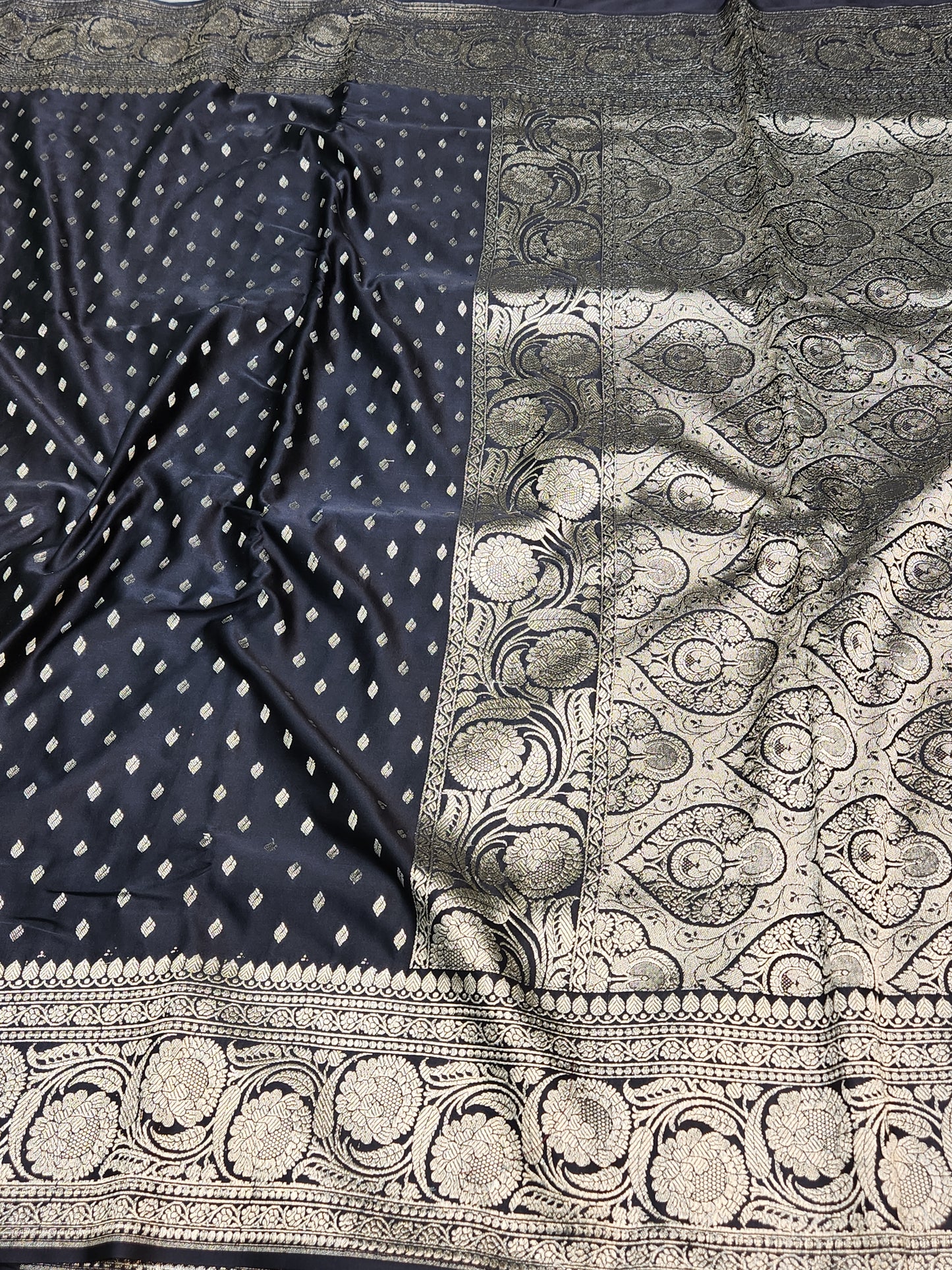 Mesmerizing Black Mashru Silk Saree