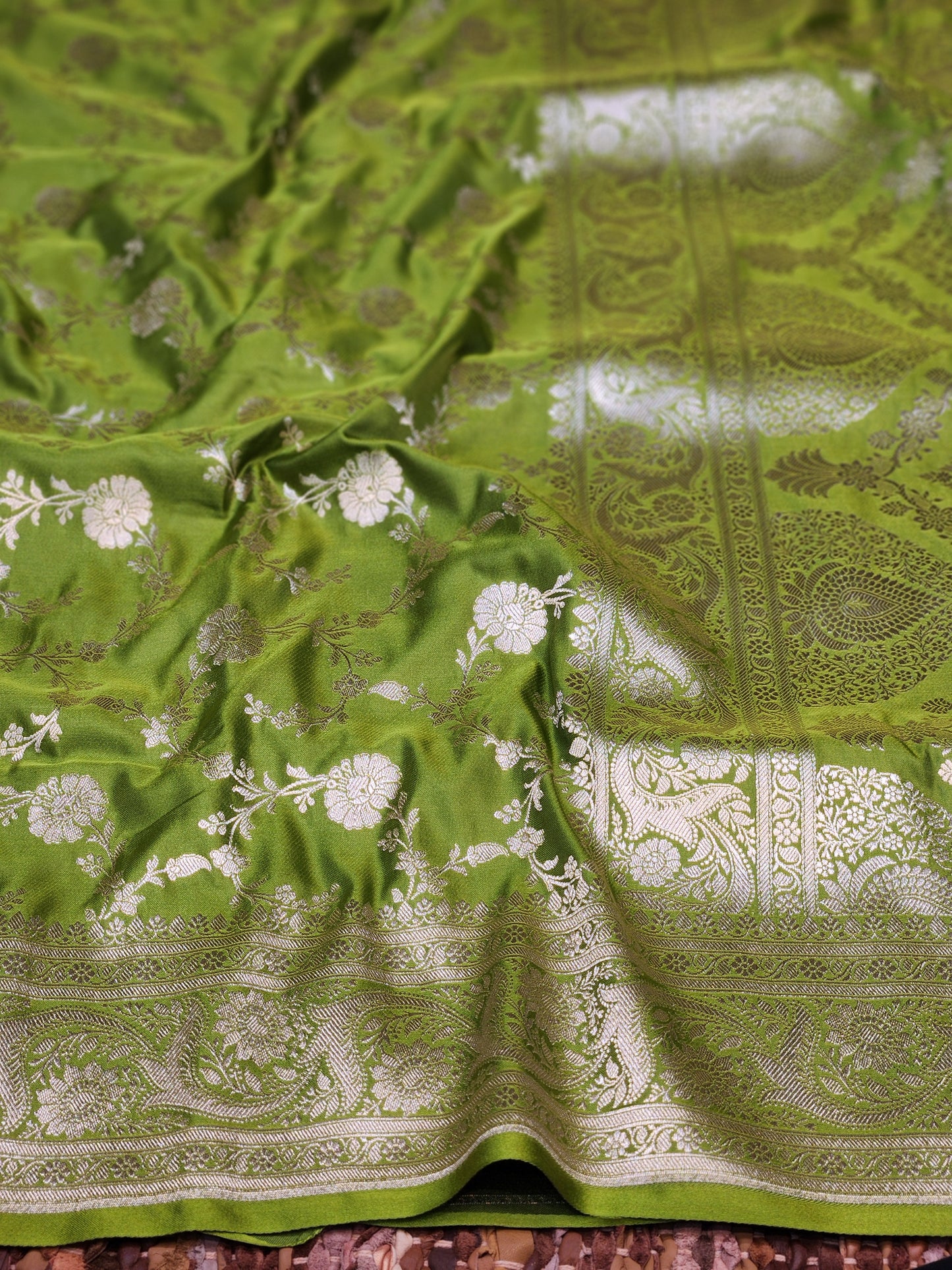 Mehandi Mashru Silk Banarasi Saree Jaal Pattern