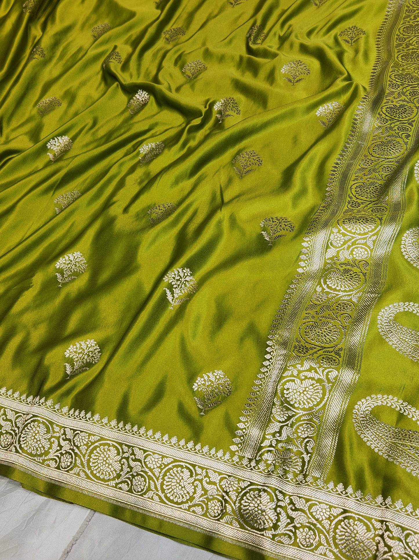 Mesmerizing Mehandi Green Mashru Silk Saree
