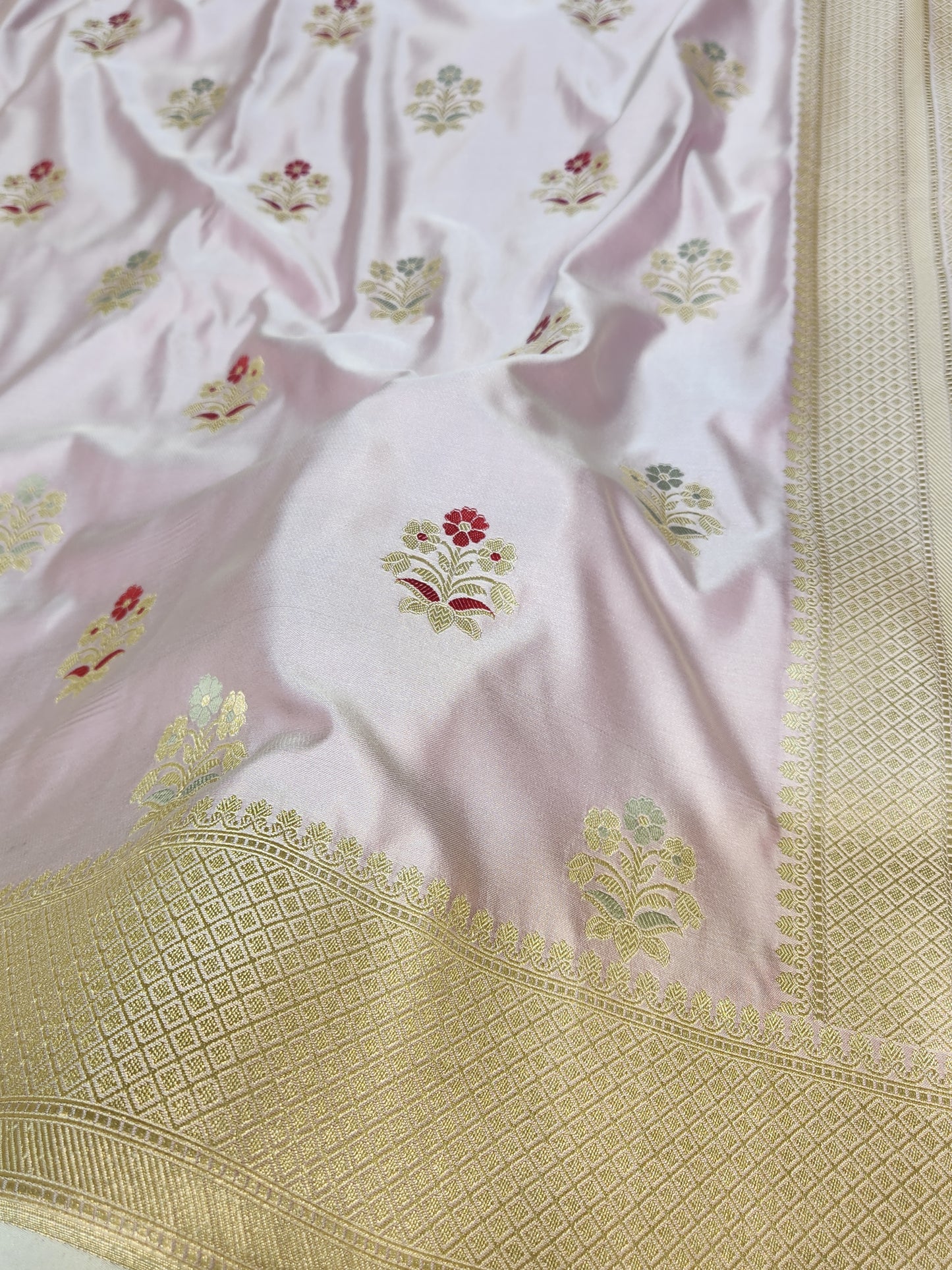 Light Maufe Banarasi Mashru Silk Banarasi Saree With Meena bootas