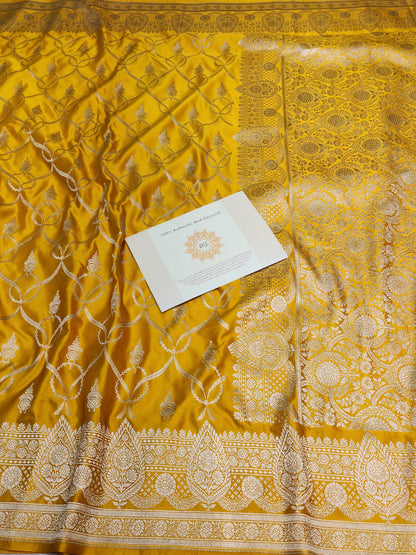 Mesmerizing Gold Mashru Silk Saree