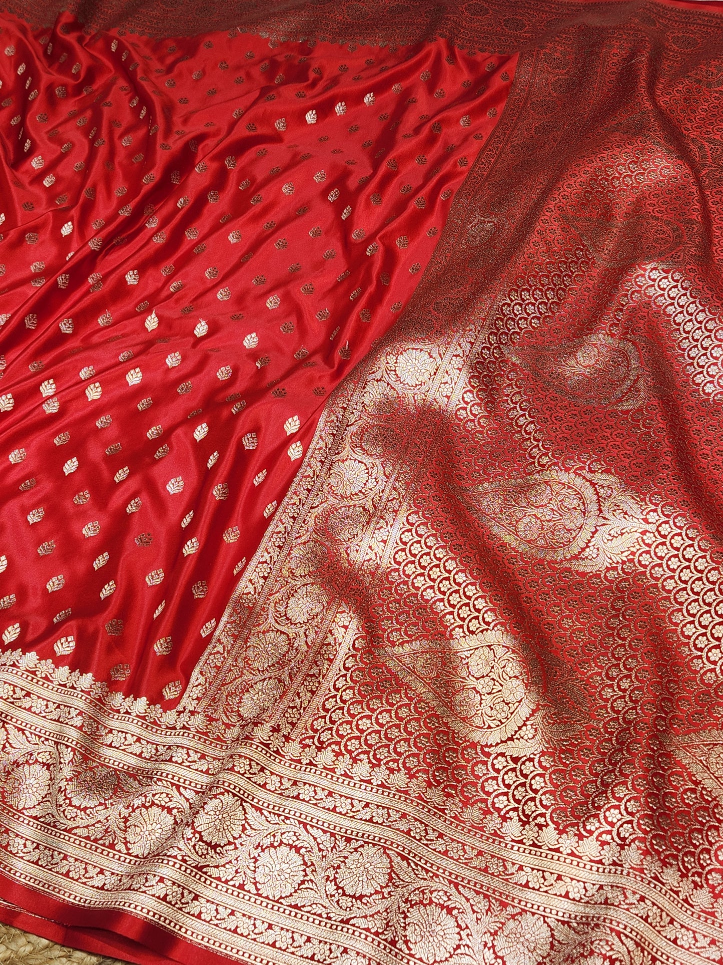 Mesmerizing Red Mashru Silk Saree