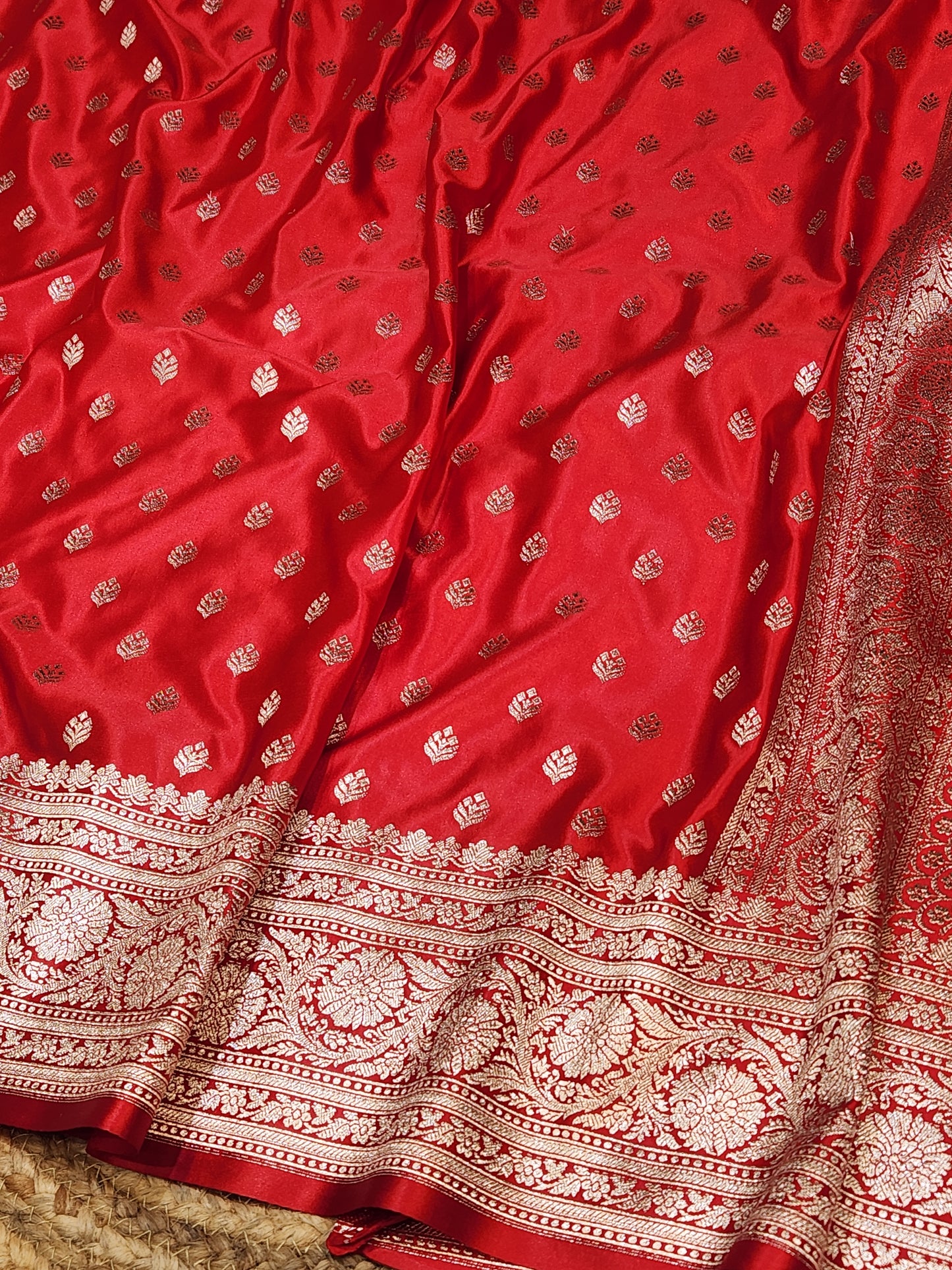 Mesmerizing Red Mashru Silk Saree