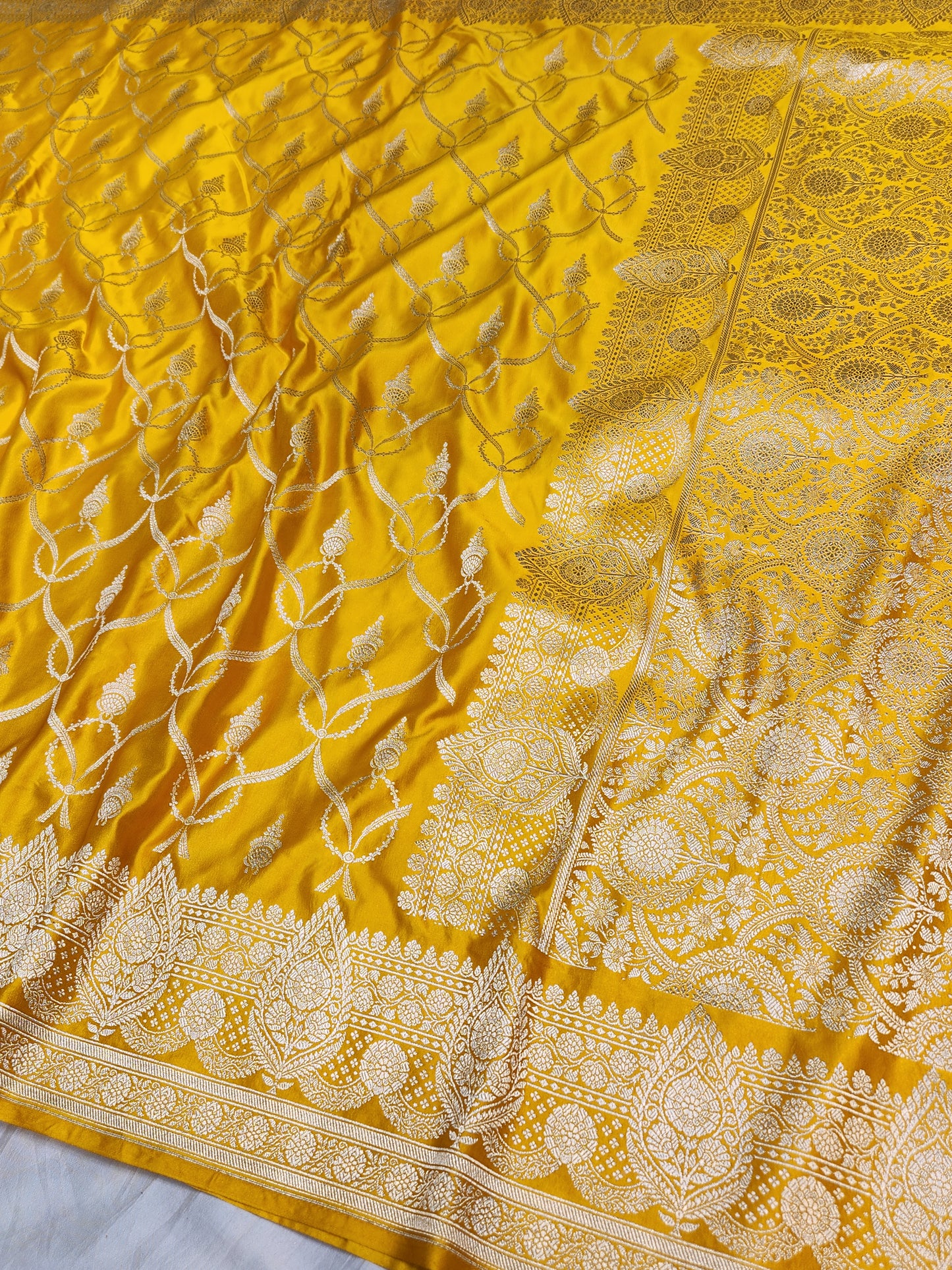 Mesmerizing Gold Mashru Silk Saree