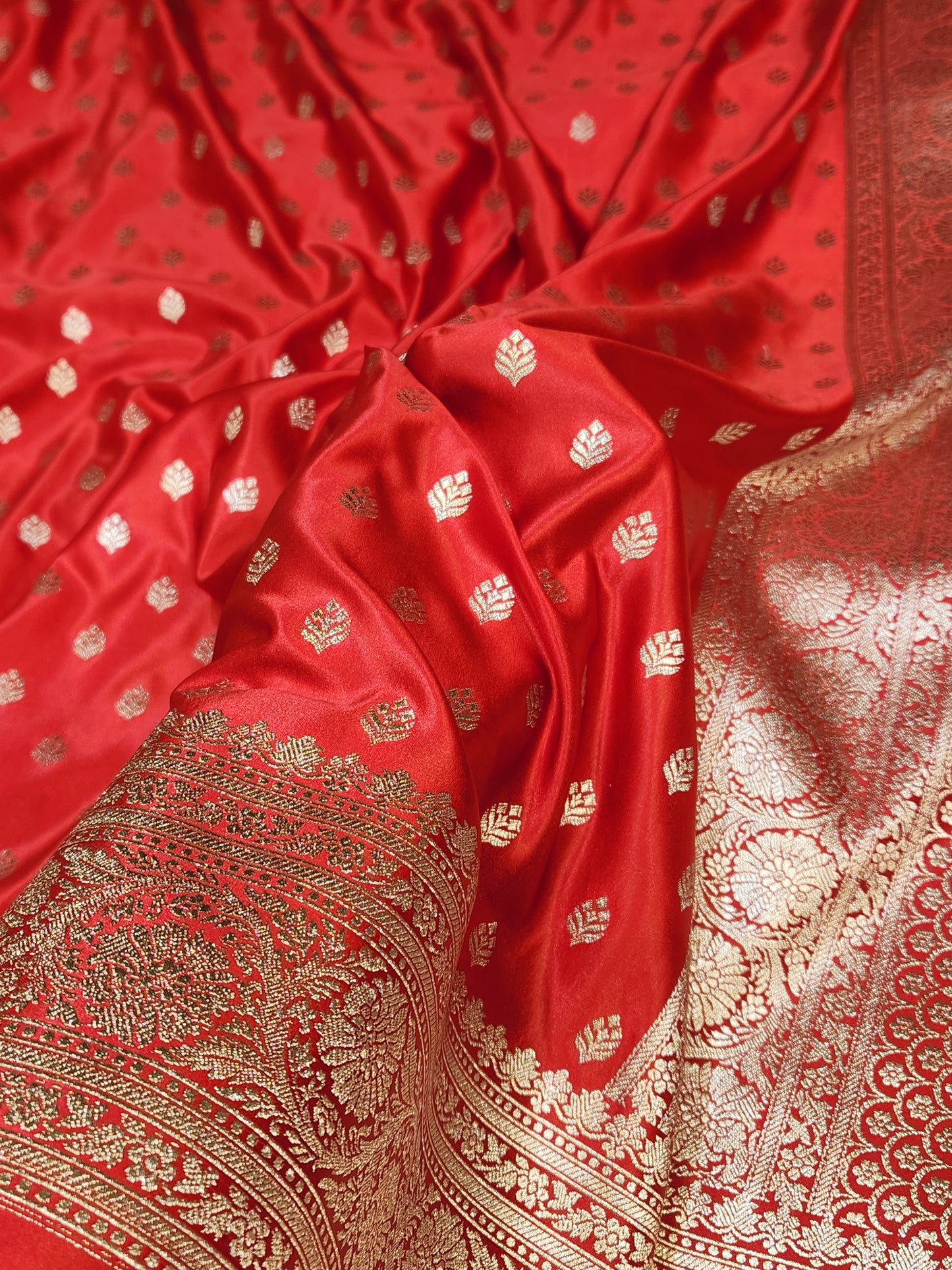 Mesmerizing Red Mashru Silk Saree
